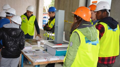 Réunion sur la construction de la clinique Rhéna